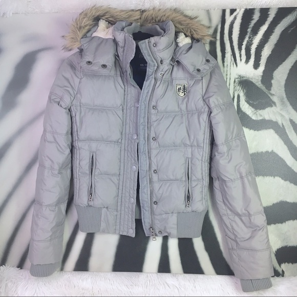 💙SOLD💙AEO Grey Silver Warm Puffer Coat Faux Fur - Picture 2 of 8